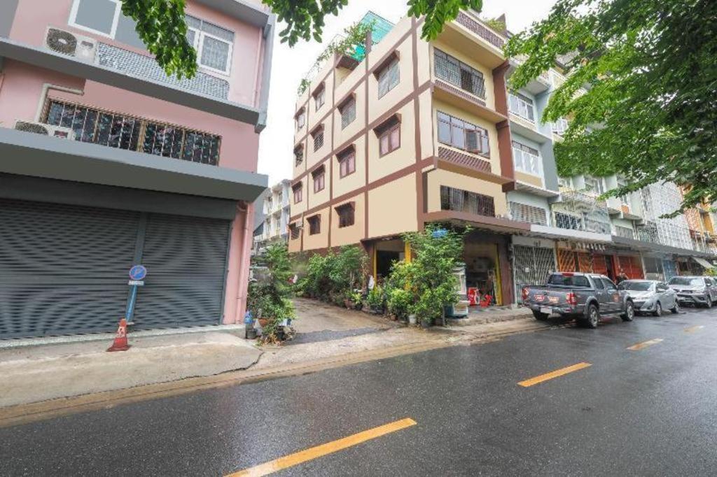 Oyo 935 The Palm Apartment Bangkok Exterior foto